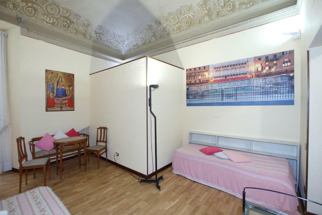 Residenza D'Epoca Montanini Acomodação com café da manhã Siena Exterior foto