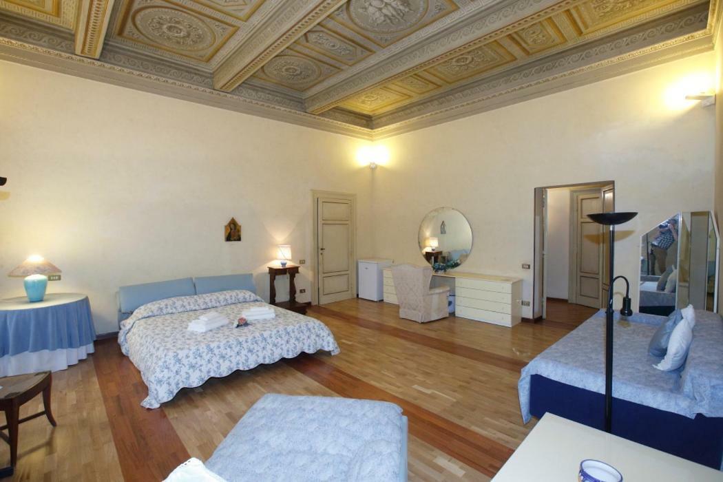 Residenza D'Epoca Montanini Acomodação com café da manhã Siena Exterior foto