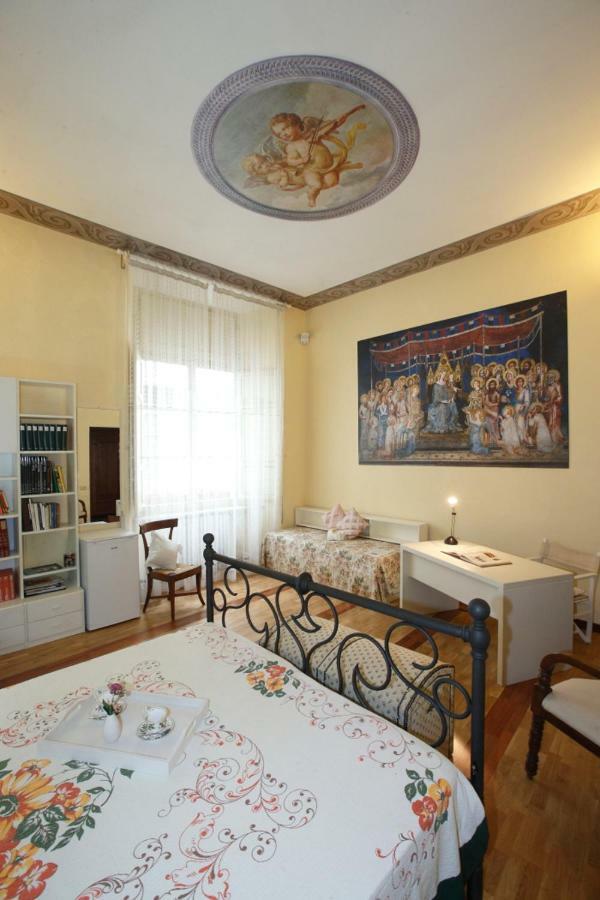 Residenza D'Epoca Montanini Acomodação com café da manhã Siena Exterior foto